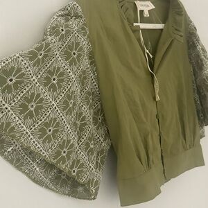 Elegant Green Blouse with Lace Sleeves